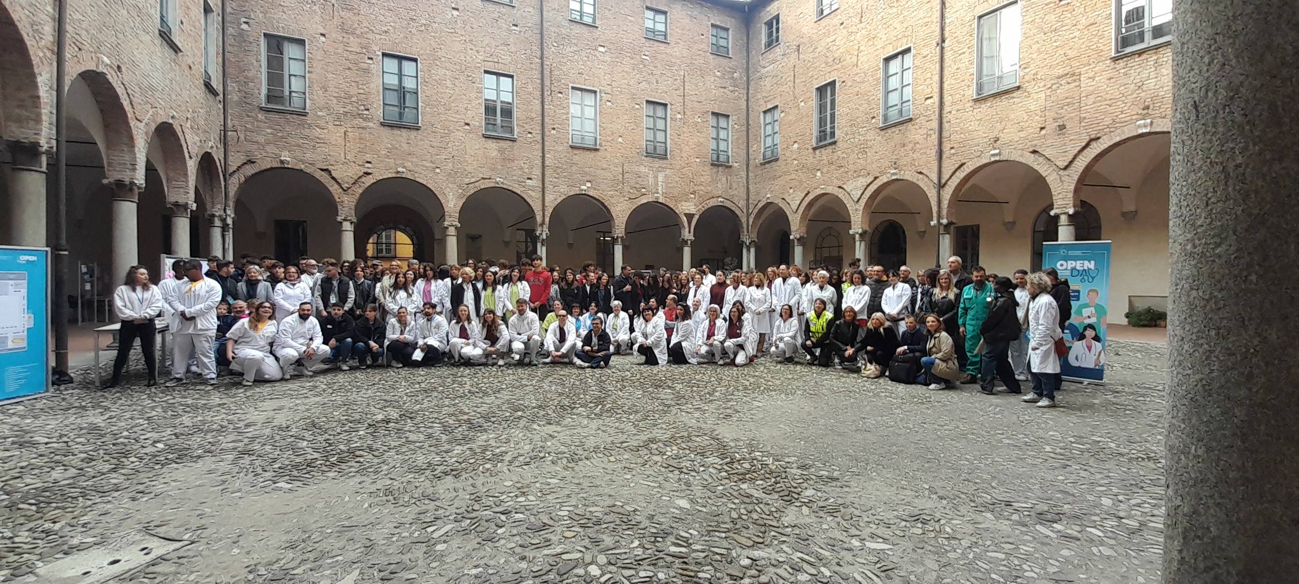 Immagine di gruppo - professionisti e studenti